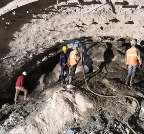 新和拱顶带模注浆料的施工流程及注意事项